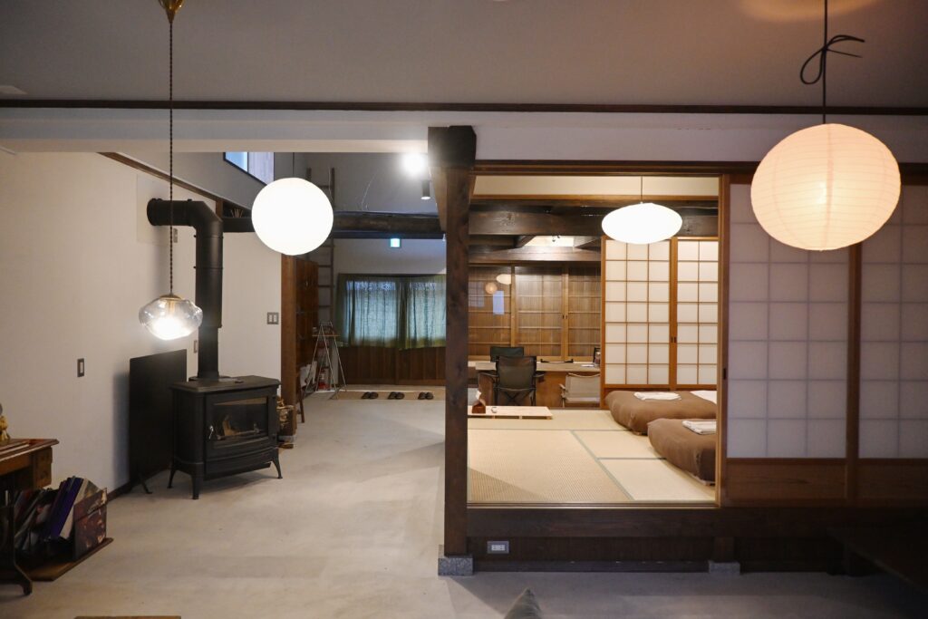 〔写真：余韻・玄関〕