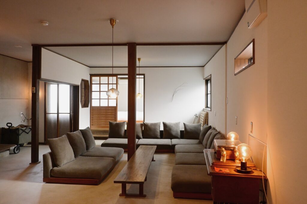 〔写真:余韻室内〕