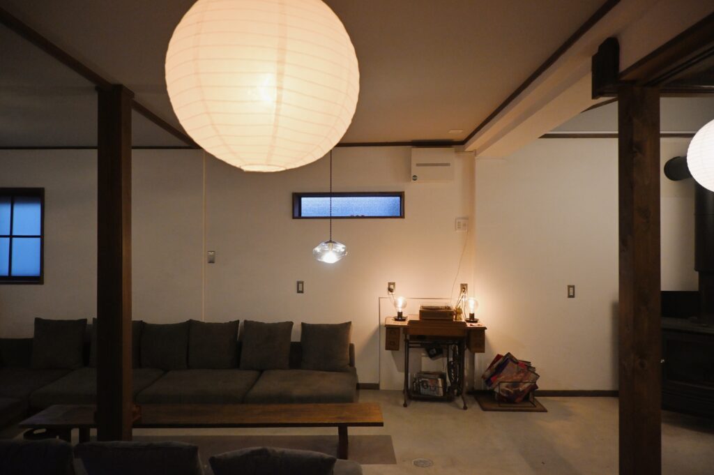 余韻 レコードとソファ