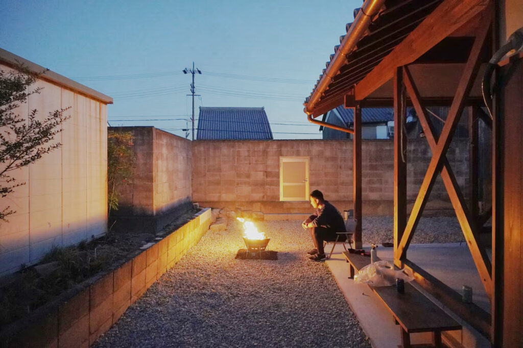 余韻の庭で焚き火