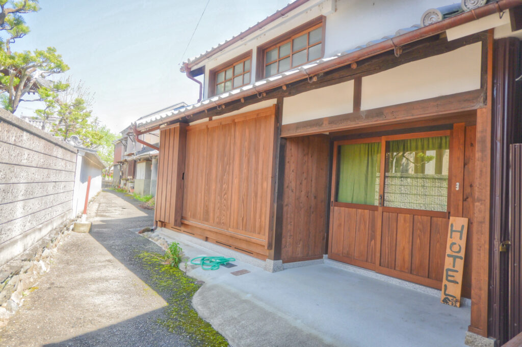 〔写真：余韻・玄関〕