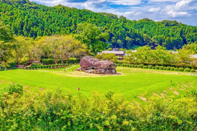 〔写真：石舞台古墳〕